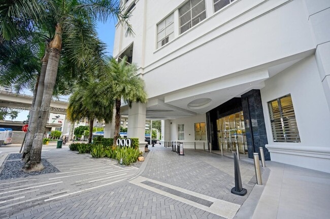 Foto del edificio - 999 SW 1st Ave