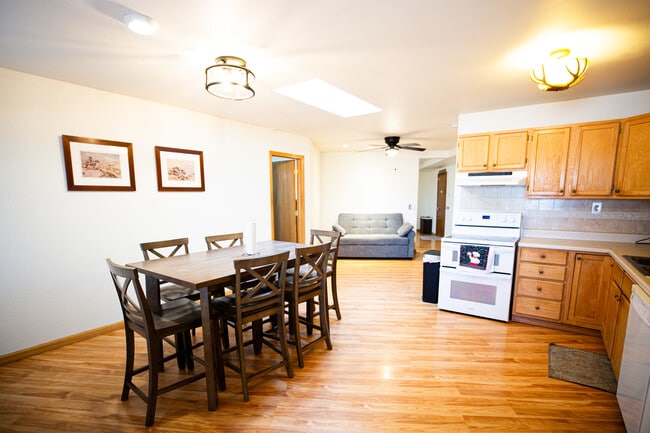 Building Photo - 677 US-50