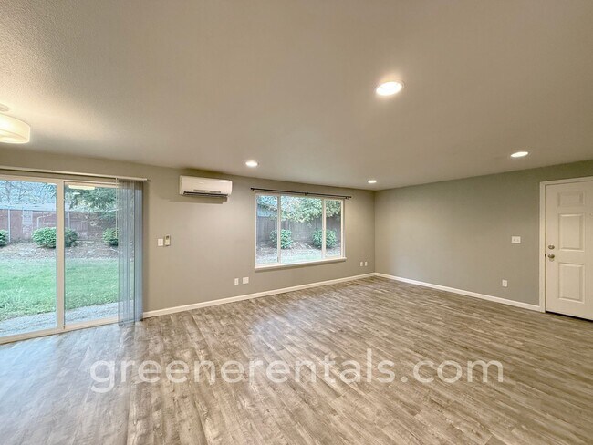 Foto del edificio - 2BR/1BA Duplex in Desirable West Olympia L...