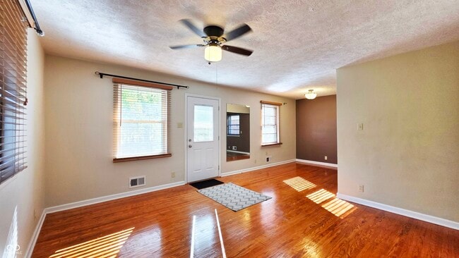 Foto del edificio - 4136 E Pleasant Run Parkway North Dr