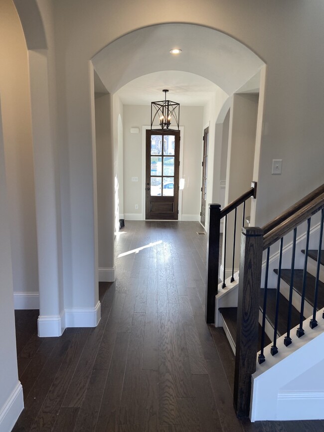 10 ft ceilings with grand entrance - 1026 October Park Way