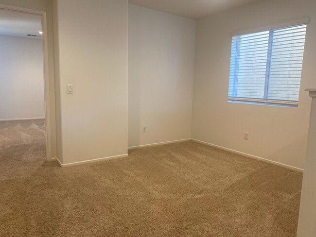 Foto del edificio - 24287 White Willow Ave
