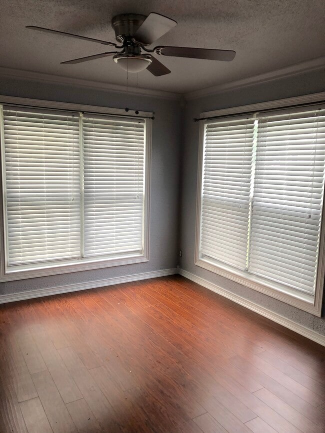 Building Photo - 502 Beacon