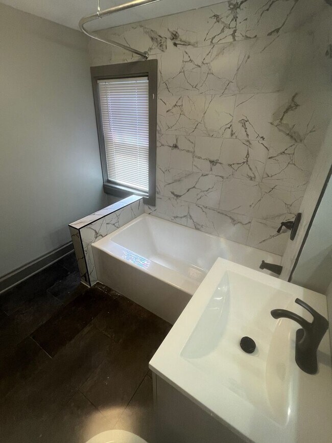 Foto del edificio - 3 Bedroom 1.5 Bath Single Family Home for ...