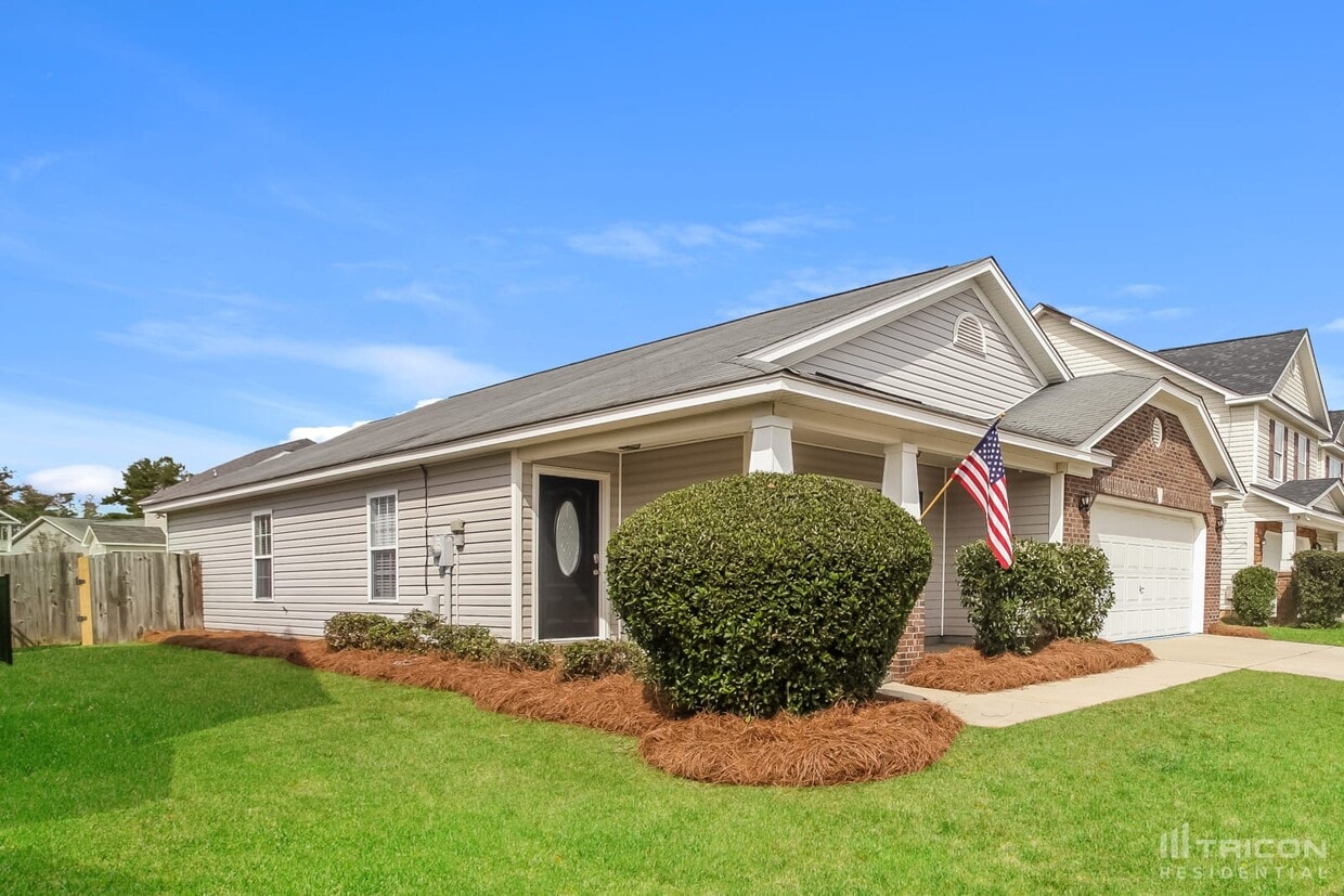Foto principal - 149 Moores Creek Dr