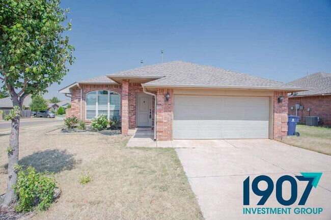 Building Photo - Spacious and modern home in the highly sou...