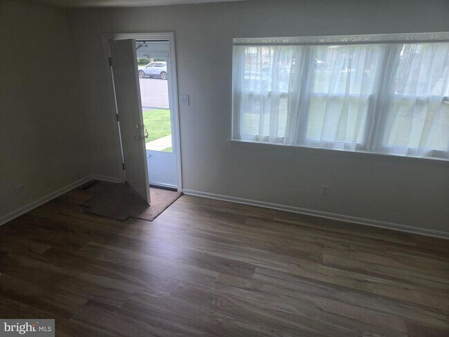 Foto del edificio - 12 Woodland Ave