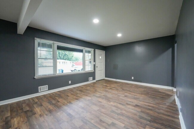 Building Photo - 3 br, 1 bath House - 9309 Hacienda Dr.