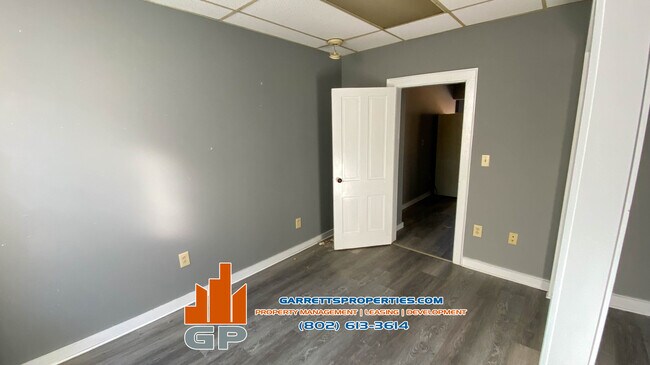 Building Photo - 144 Main St