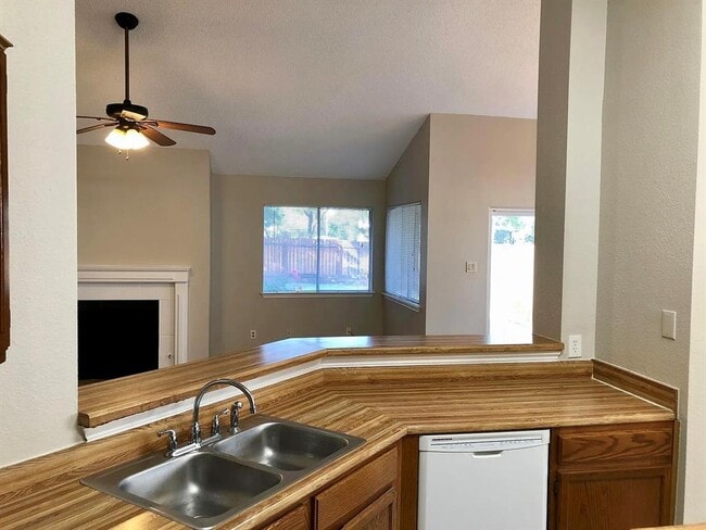 Building Photo - 6500 Jennings Dr