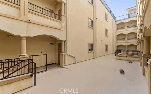 Foto del edificio - 118 S Clark Dr