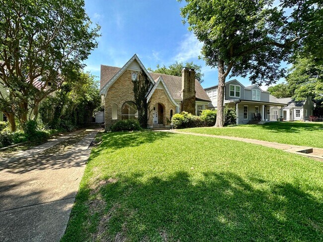Building Photo - Remodeled 4 bed 3 bath M-Streets home in t...