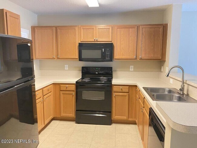 Building Photo - 163 Crete Ct