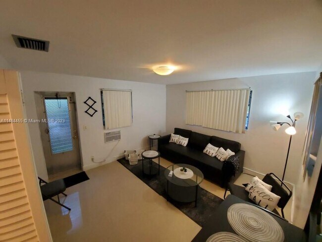Foto del edificio - 729 NE 6th St