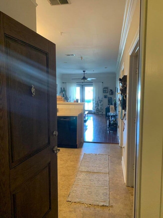 Building Photo - Luxury  1Br 1Ba Condo in Arboretum