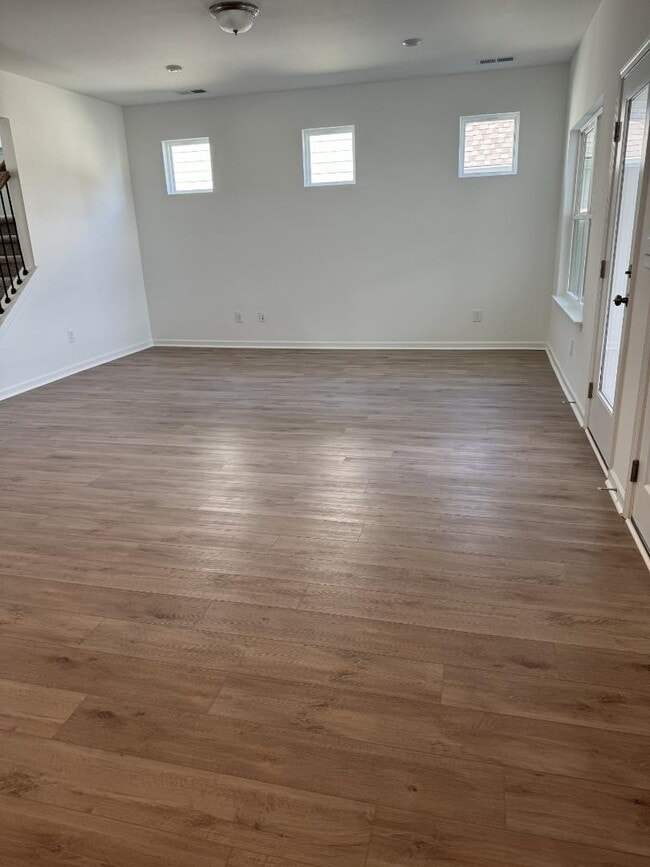 Foto del edificio - 329 Canonbury Dr