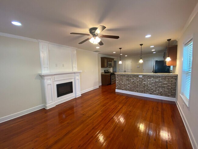Foto del edificio - 3 Bedroom 2 Bath Beautifully Maintained Ho...