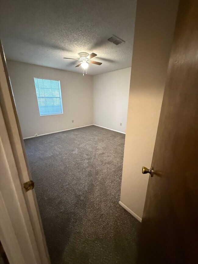 Foto del edificio - 404 N Nolan River Rd