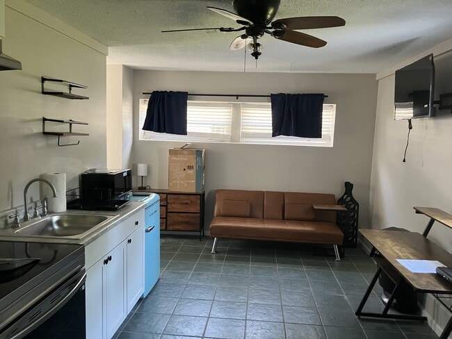 Foto del edificio - 1105 W Rock Spring Rd