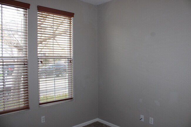 Foto del edificio - 3160 Torland St