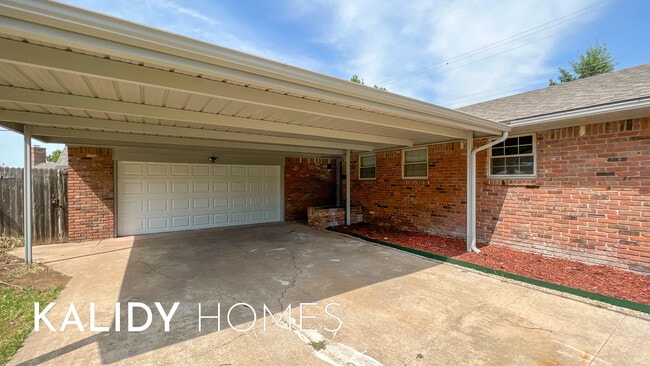 Building Photo - 702 Amity Ln