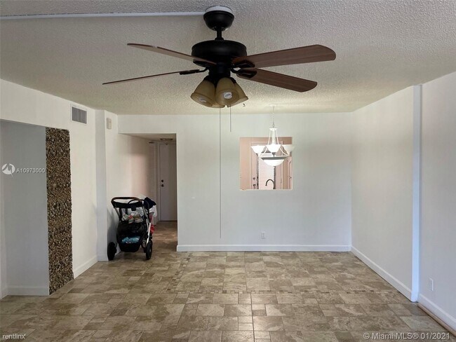 Foto del edificio - 2 br, 2 bath Condo - 400 NW 68th Ave