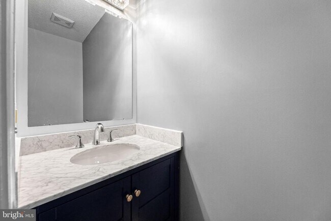 Foto del edificio - 66 Cheverny Ct