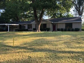 Building Photo - 4747 Crescent Dr