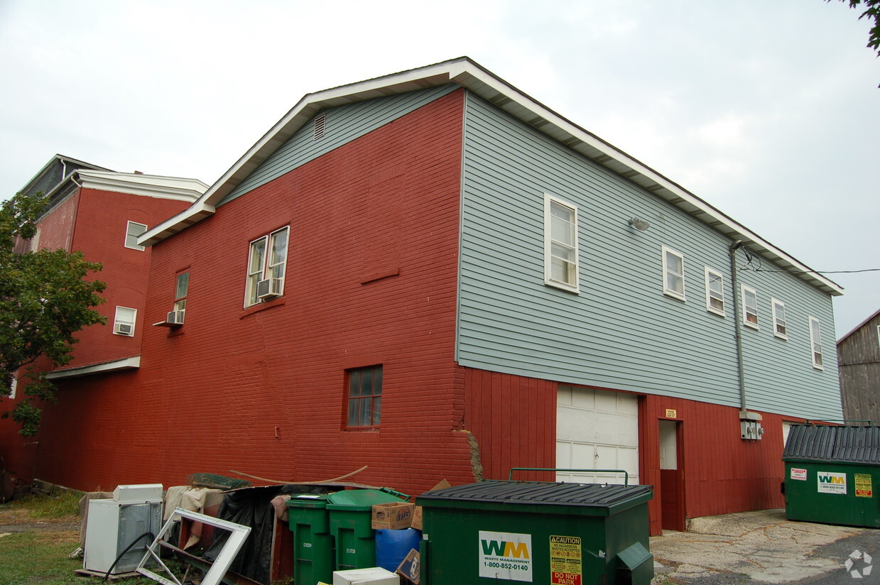Building Photo - 108 S Main St