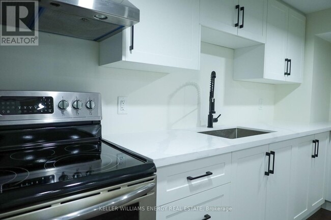 Photo du bâtiment - 704 Oshawa Blvd N