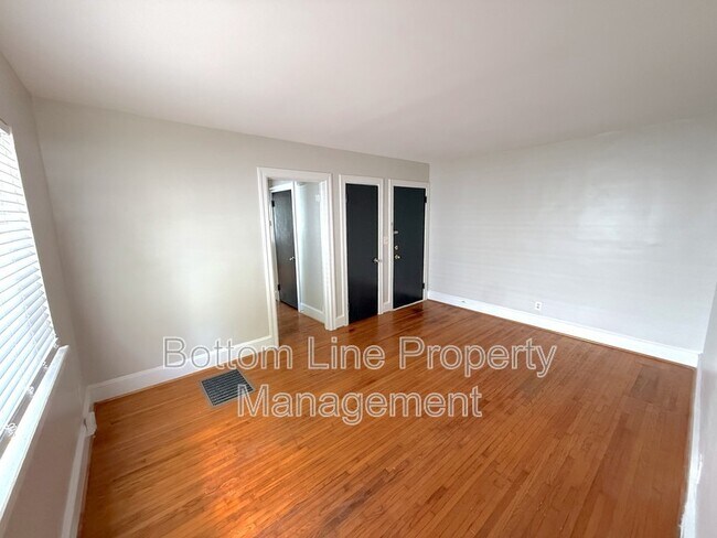 Building Photo - 1720 Garden Terrace