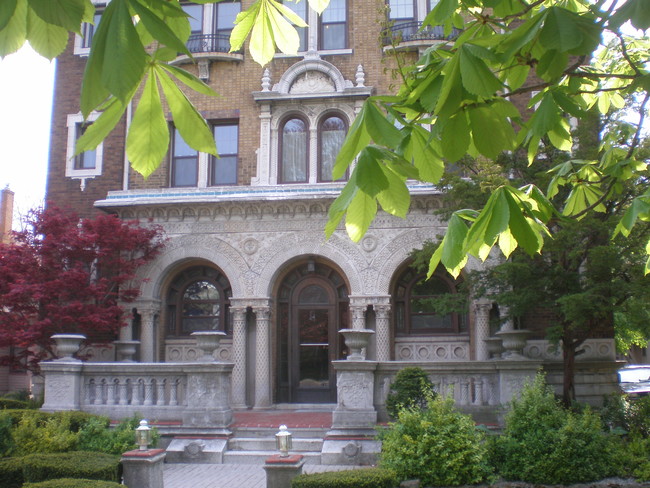 Building Close Up - The Grand Alexander