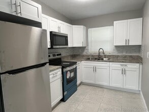 Building Photo - 3990 Plum Tree Dr