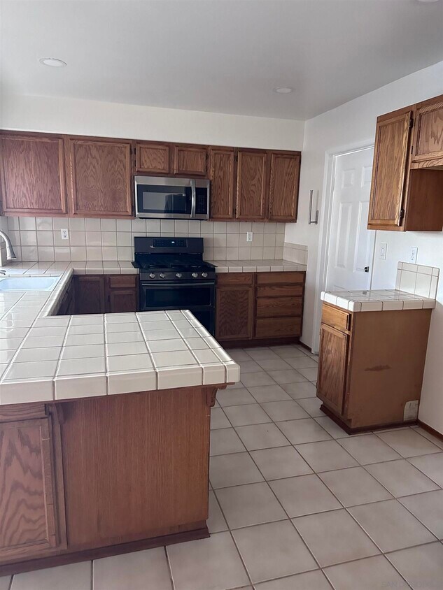 Primary Photo - 3922 Caseman Ave