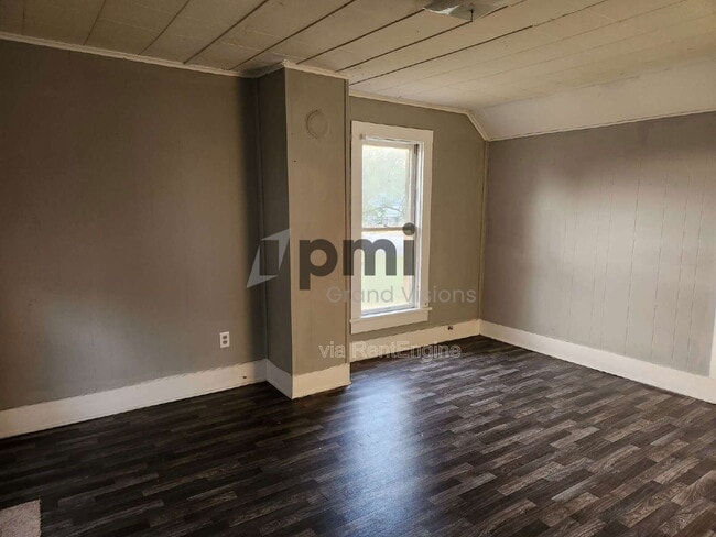 Foto del edificio - 461 E Garfield Ave