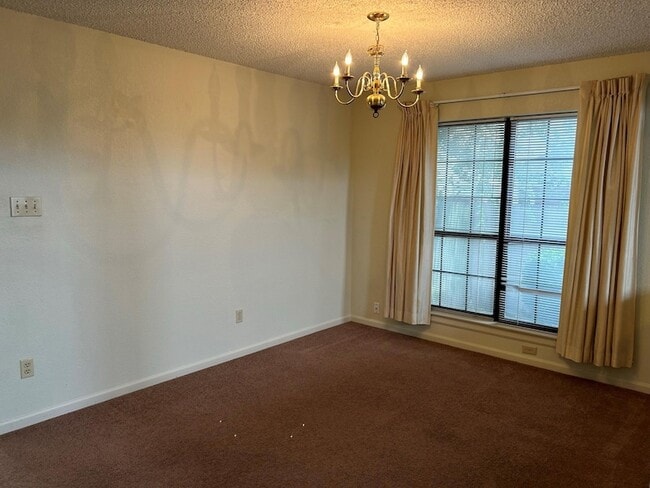 Building Photo - 1225 Eaton Ln