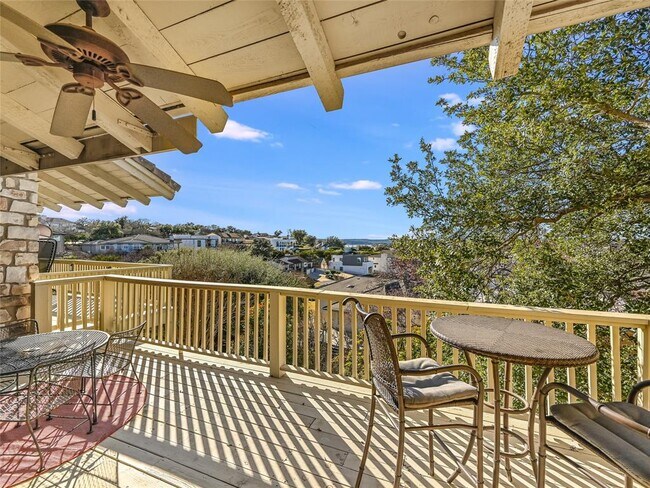 Foto del edificio - 519 Rock Bluff Dr