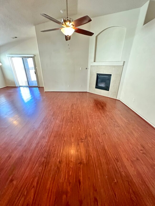 Building Photo - MOVE IN SPECIAL! 1/2 off 2nd months rent! ...