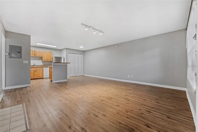 Building Photo - 370 Lake Placid Ct