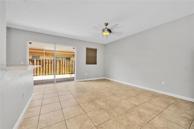 Foto del edificio - 13334 SW 128th Path