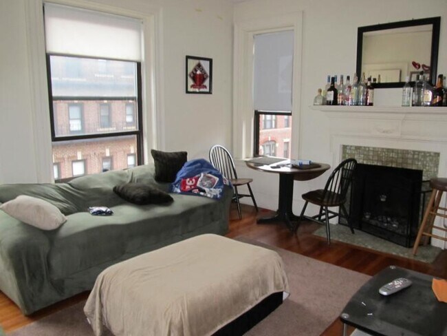 Building Photo - 856 Beacon St