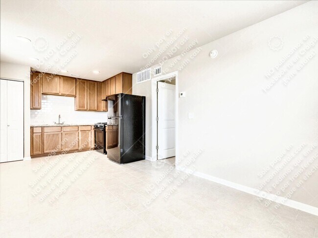 Building Photo - 1632 Arbor Knot Dr Garage Apartment