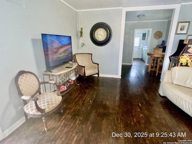 Building Photo - 1010 Gardina St