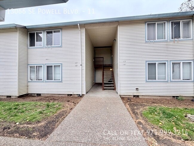 Foto del edificio - 13066 SE Powell Blvd