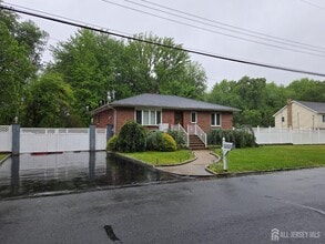 Building Photo - 301 Matchaponix Rd