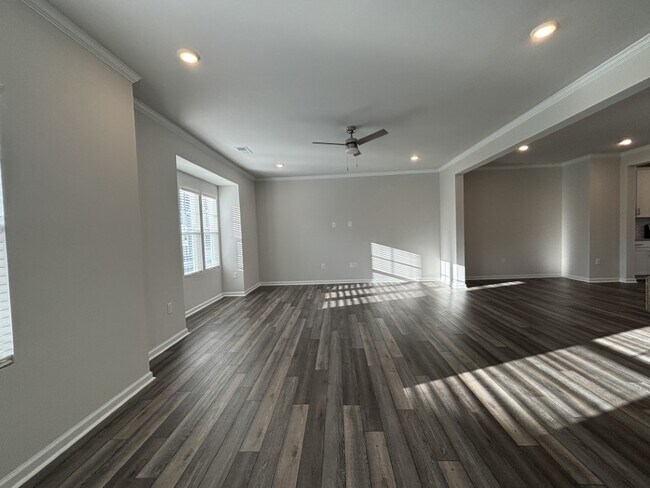 Building Photo - 609 Tova Fls Dr