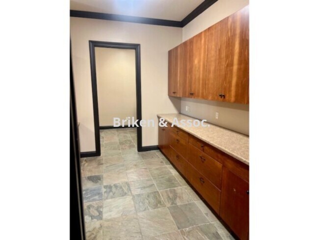 Building Photo - 2720 Rue De Jardin
