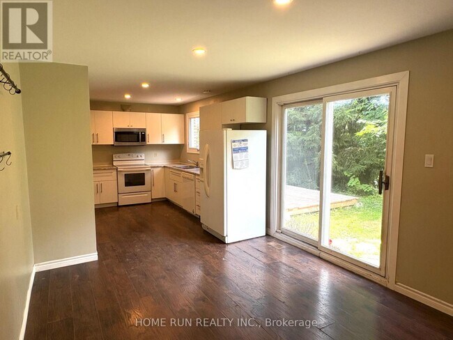 Building Photo - 646 Ingram Crescent