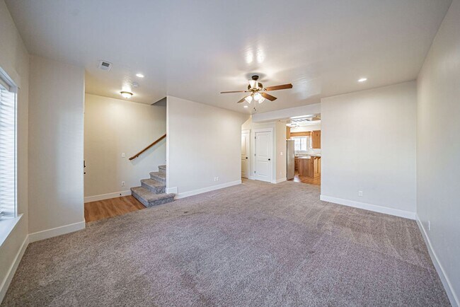 Foto del edificio - 3 Bed 1.5 Bath Townhome