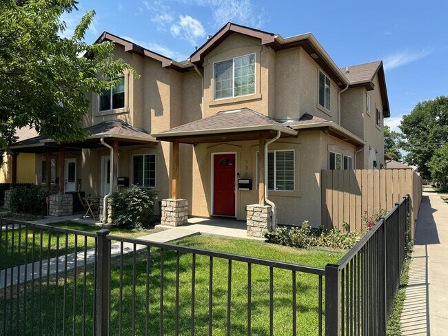 Photo - 135 Galapago St House